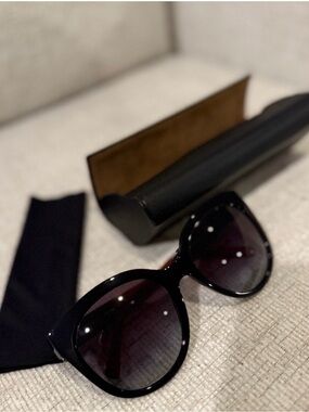 Burberry Black Cat-Eye Sunglasses with Brown Tortoiseshell Temples